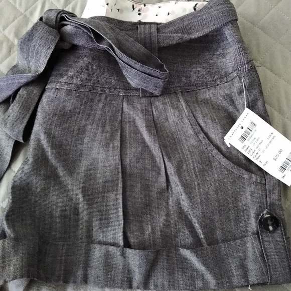 Charlotte Russe Pleated Shorts - Picture 4 of 8